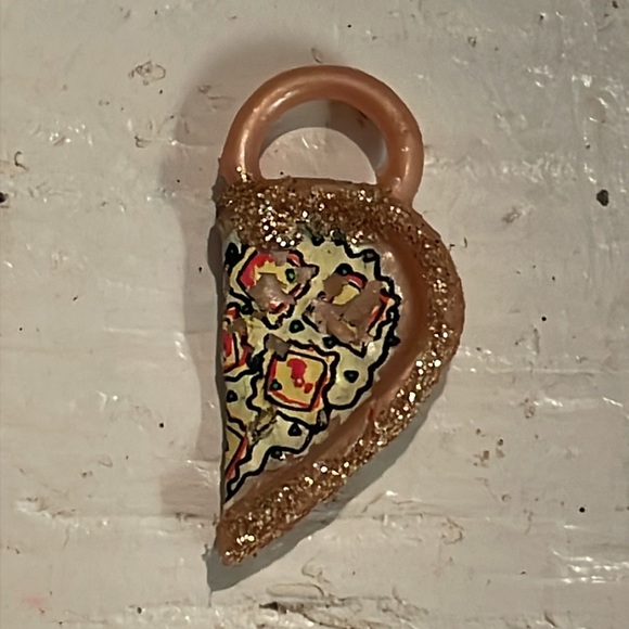 1” L.O.L. OMG Surprise Italian suitcase charm pendant with jump hoop - Picture 8 of 11